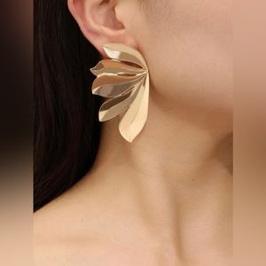 Leaf Design Stud Earrings